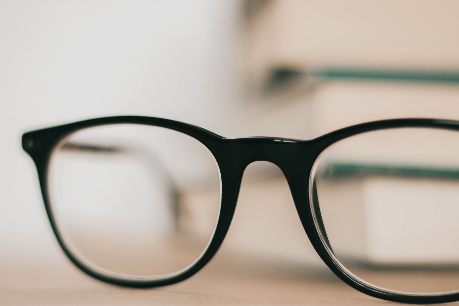 Best Progressive Lenses for Seniors: Complete Guide & Reviews thumbnail