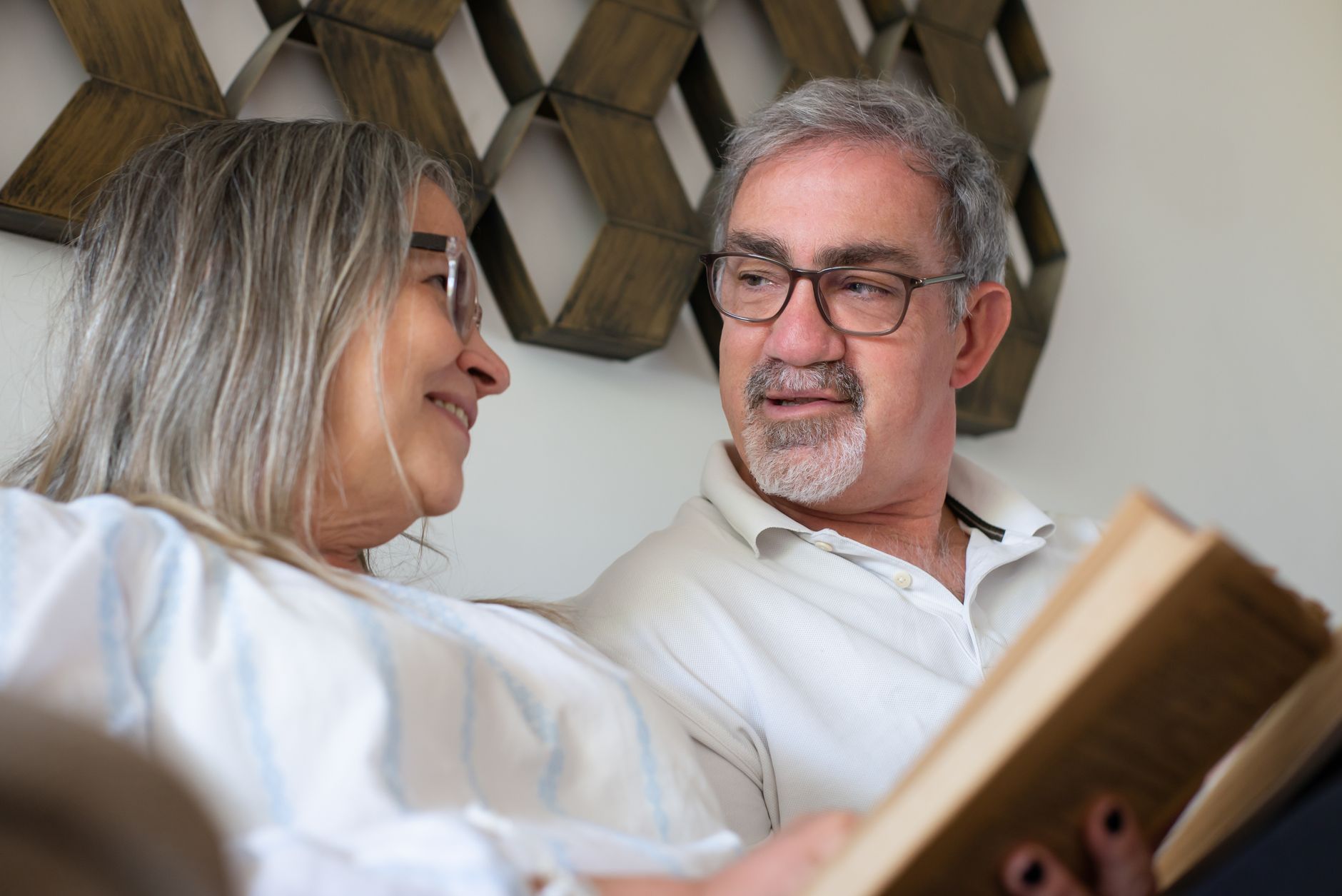 Best Reading Glasses for Seniors: Complete Guide & Reviews thumbnail