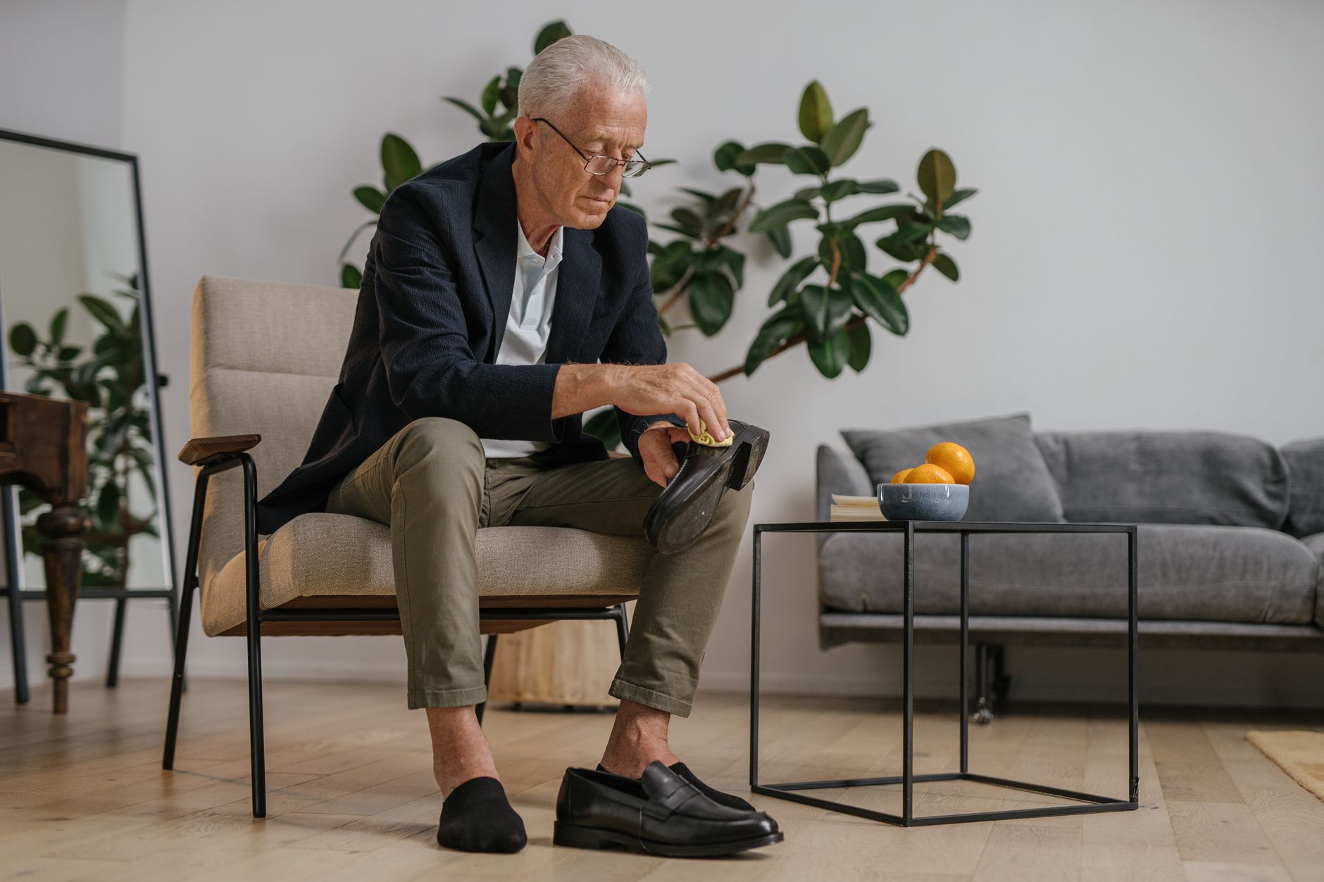 Best Diabetic Shoes for Seniors (2026): Supportive, Extra-Depth & Comfortable Footwear thumbnail
