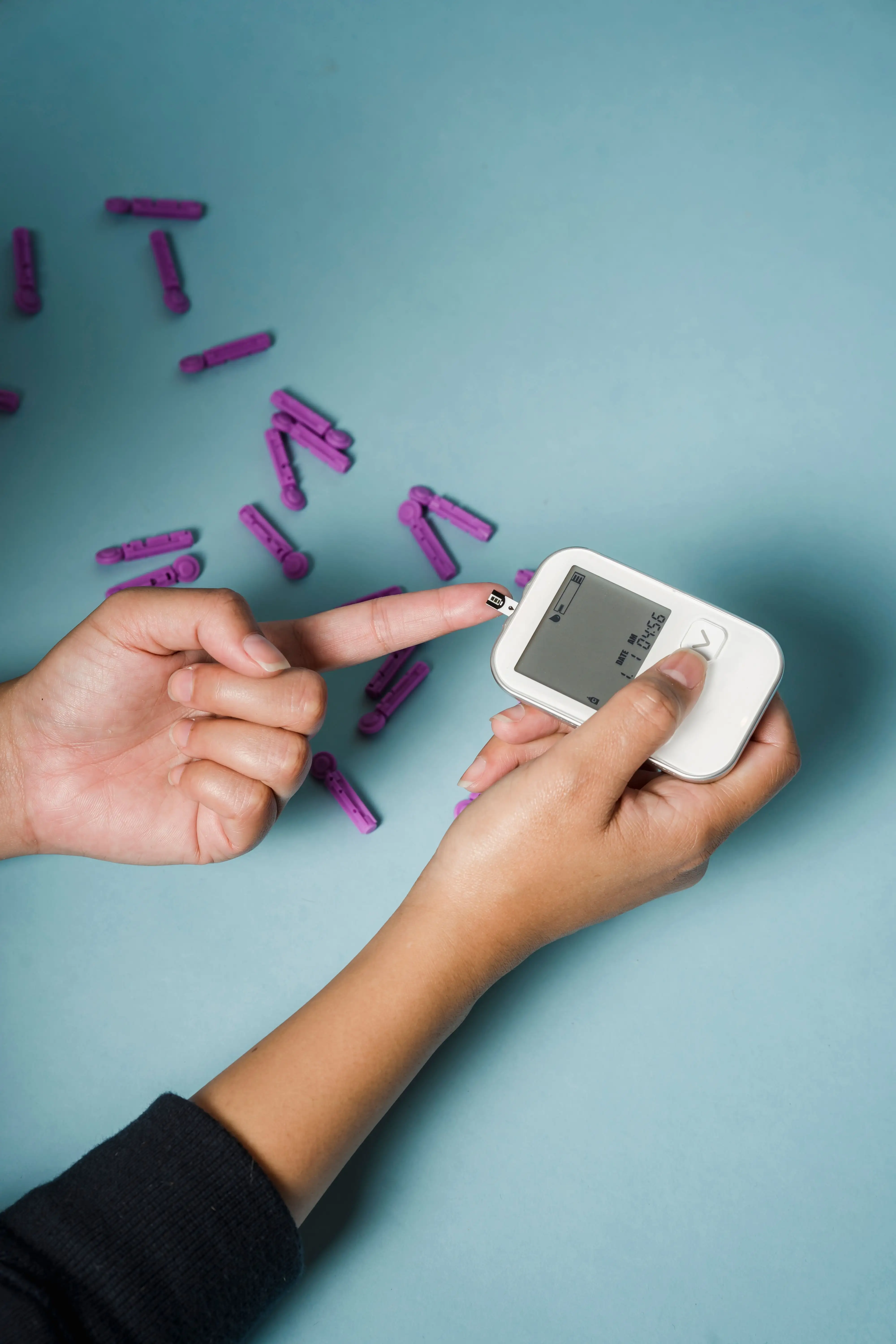 Best Glucose Monitors for Seniors 2026: 5 Easy-to-Use Picks for Safer Blood Sugar Tracking thumbnail