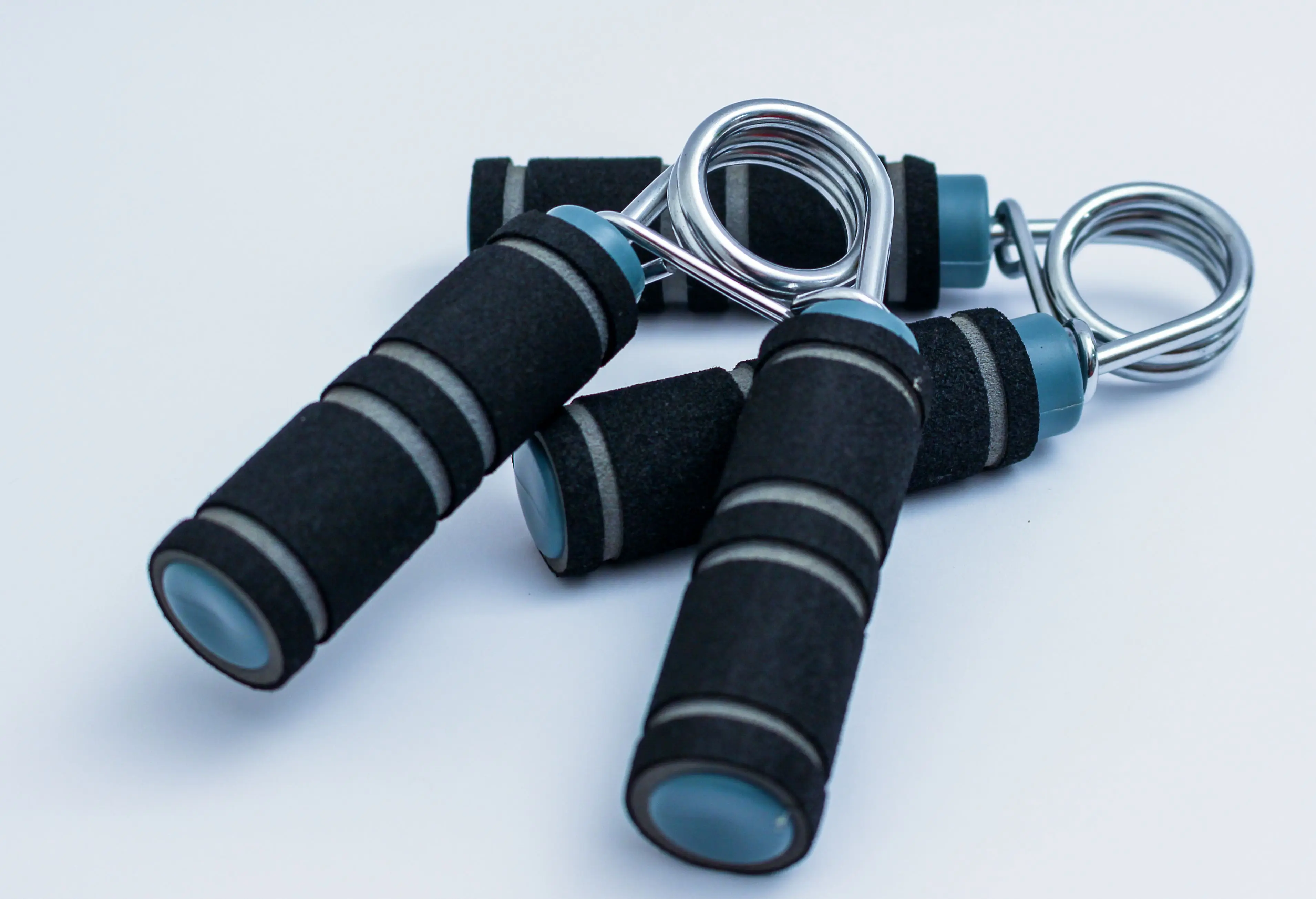Grip Strength and Longevity: How Hand Strength Predicts Health in Seniors - health article image