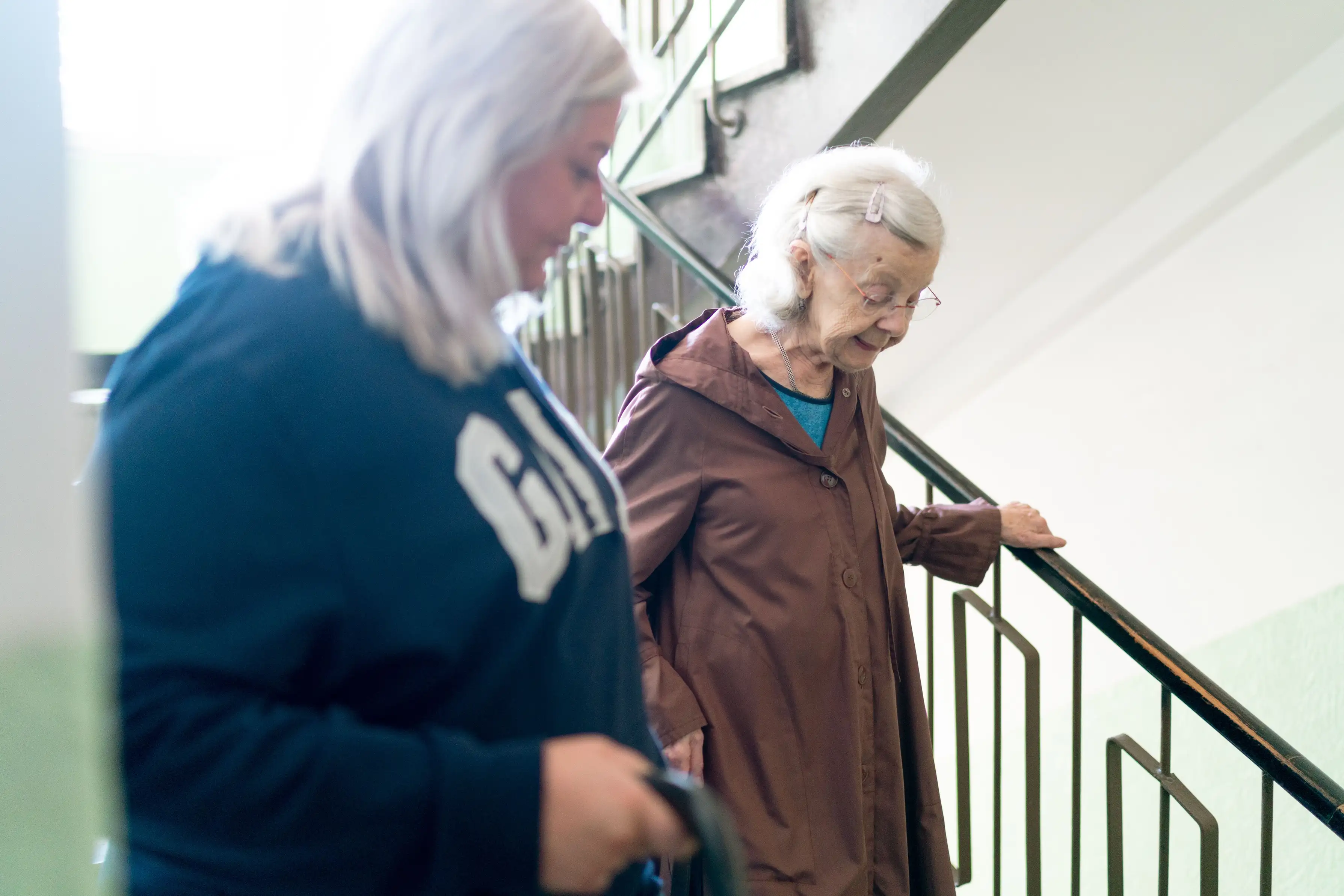 When Should an Aging Parent Move to Assisted Living? 8 Signs It May Be Time thumbnail